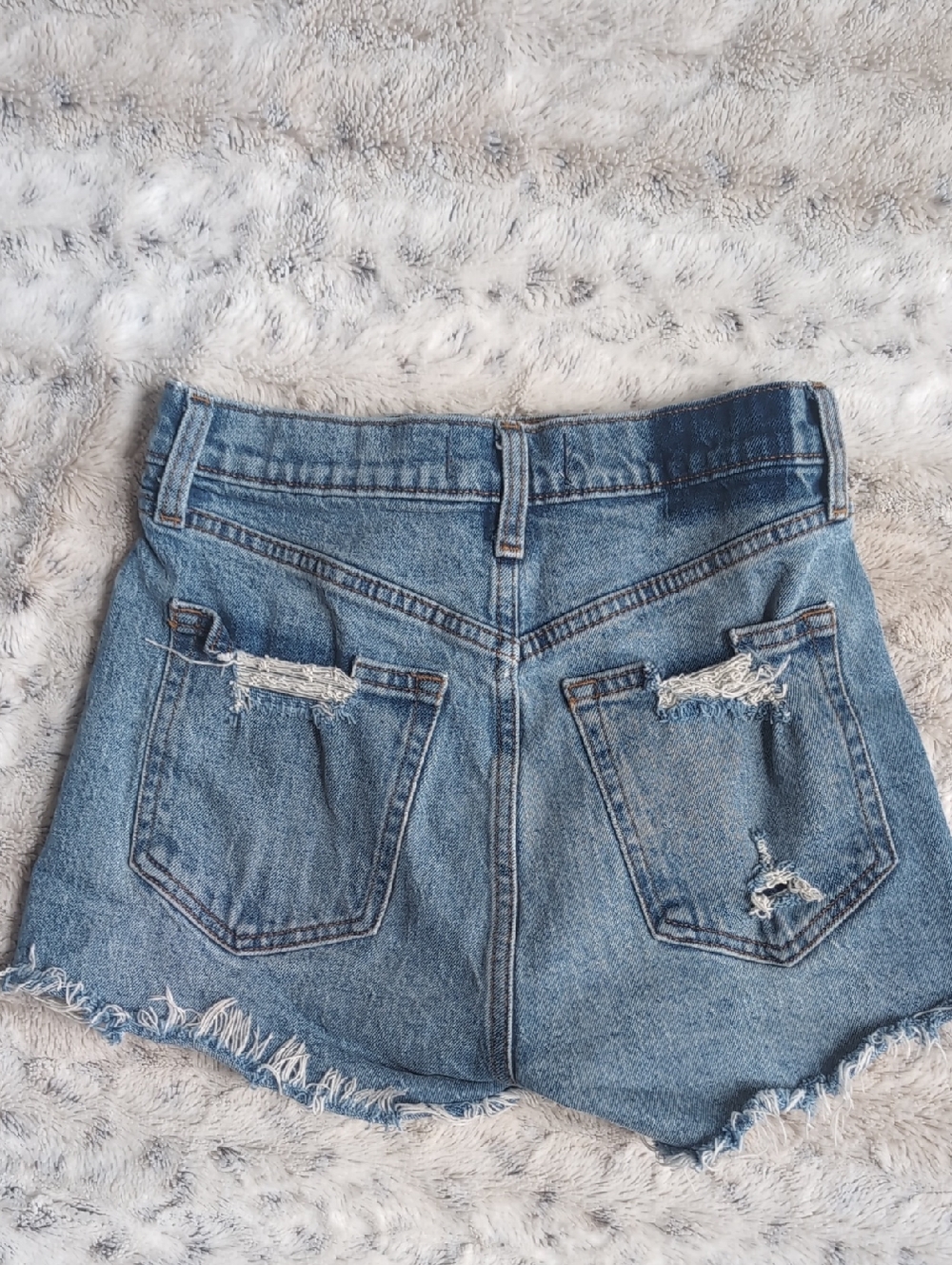Abercrombie High Rise Curve Love Distressed Mom Shorts - Picture 4 of 4
